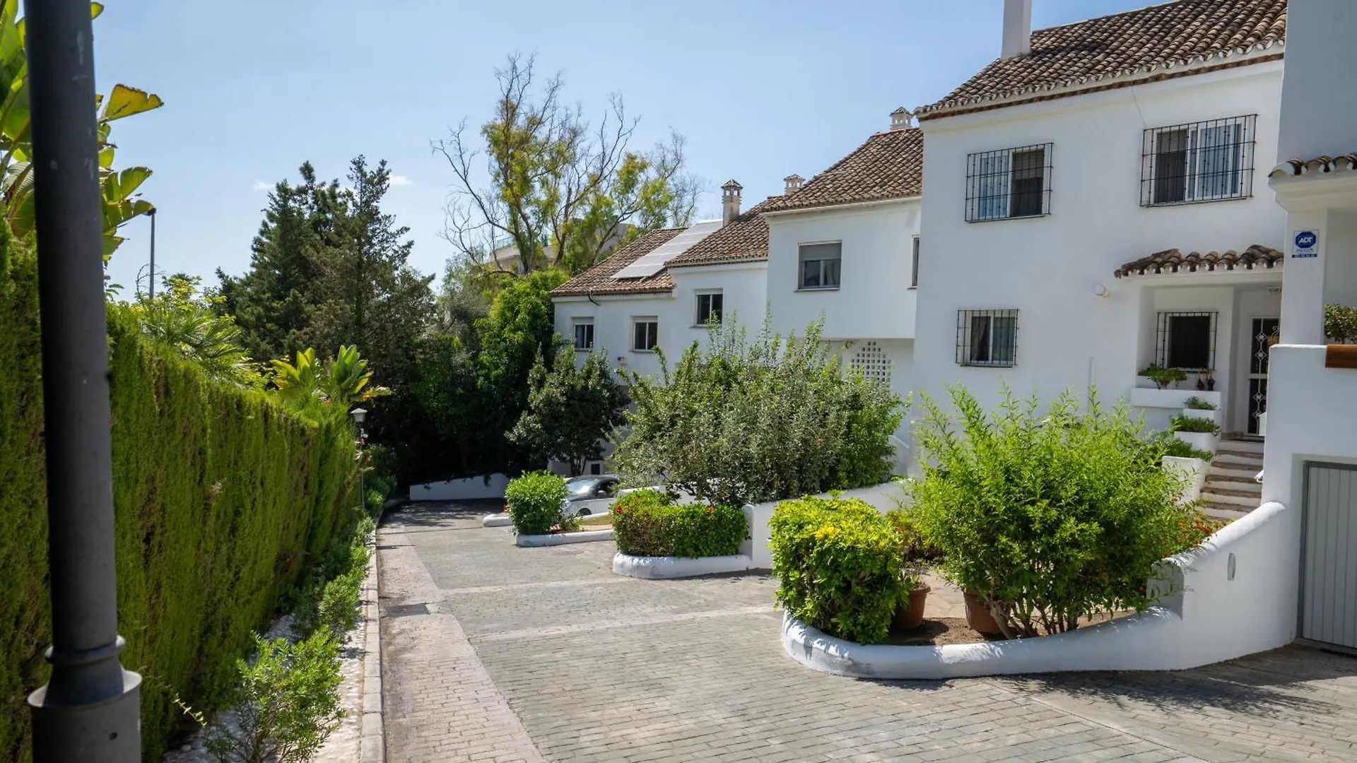 Luxury Townhouse Capricho Golden Mile contacts